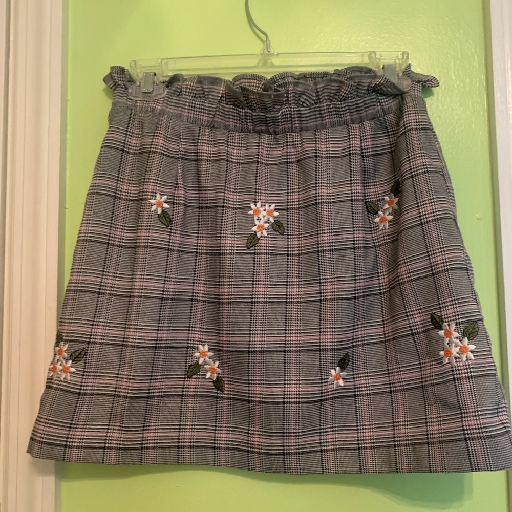 Skirt w Embroidery